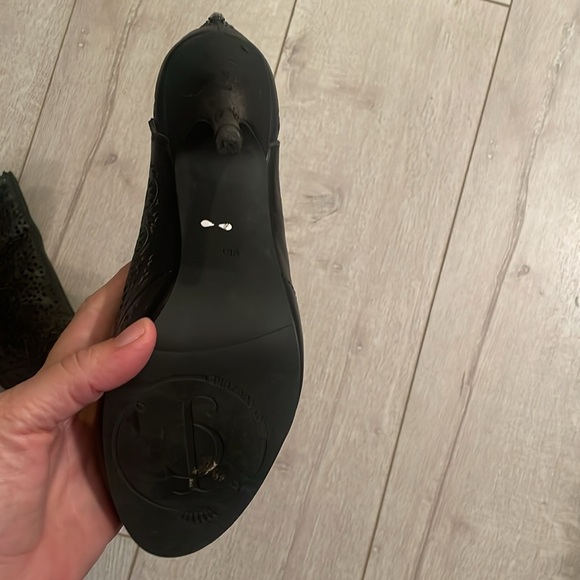 Juicy couture lazer cut heeled booties black size 9M deep V double sides offers - Picture 4 of 11